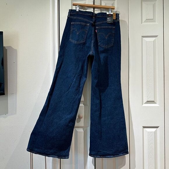 LIKE NEW Levi’s Premium Ribcage Bell Flare High Rise Bell Bottom Jeans Dark Wash - Picture 8 of 12